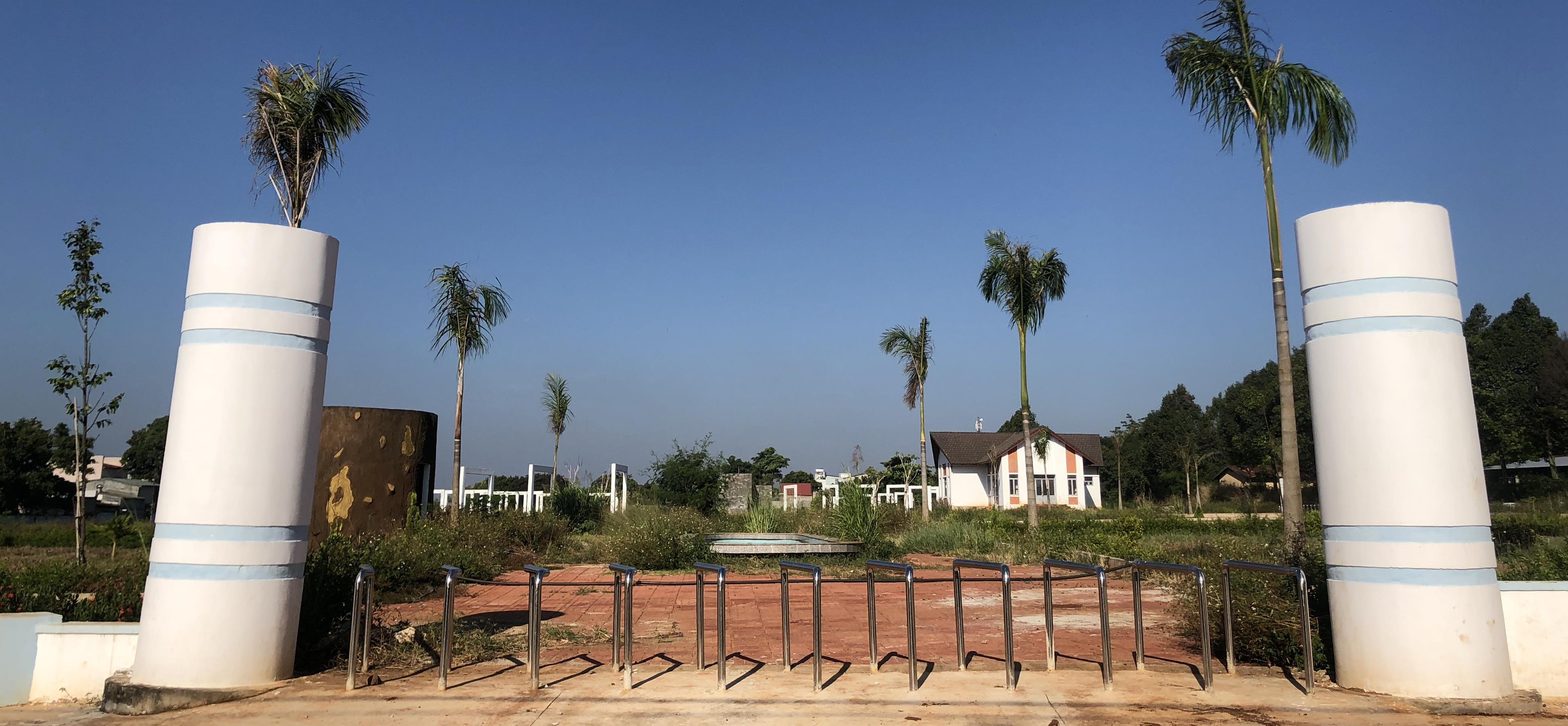 Chậm tiến độ, công viên tiền tỷ hoang tàn